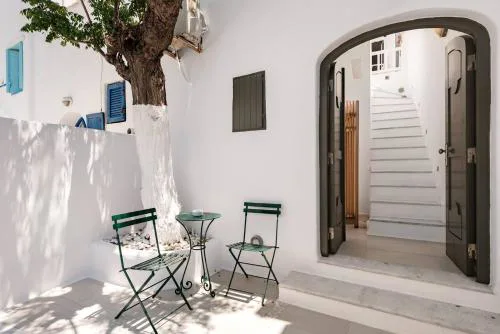 Mykonian Marvel: A Tranquil Oasis in the Old Town!
