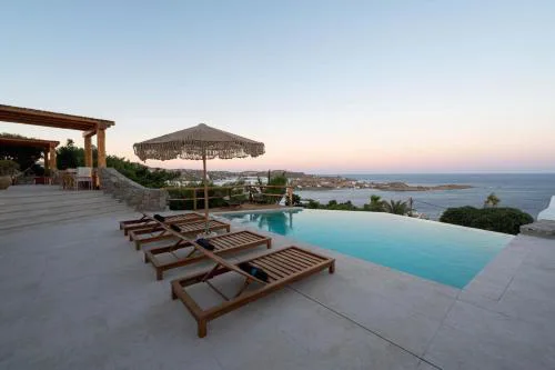 Nomade Villa 4BR over Psarou beach