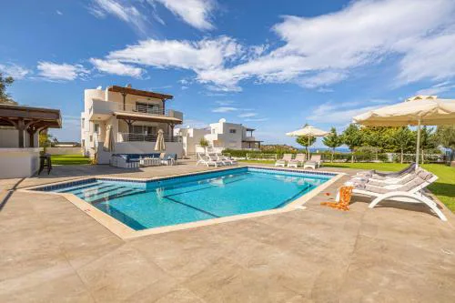 Lucy Lux Villa