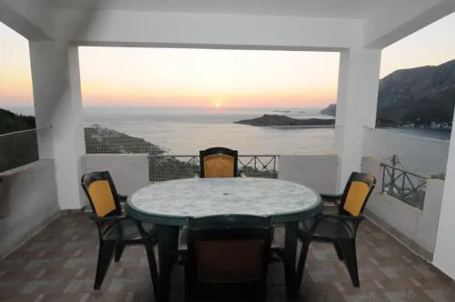 Comfortable house in Mirties with terrace and parking
