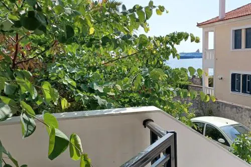 Garden Seaview Luxury Apartment with private parking