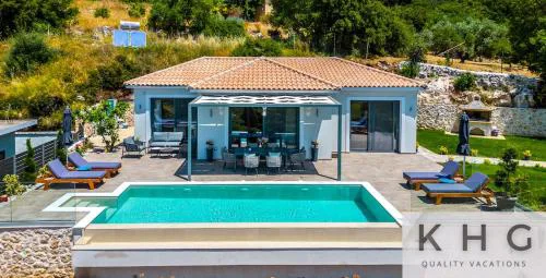 Casa Del Sole Villa with Infinity pool in Mousata!