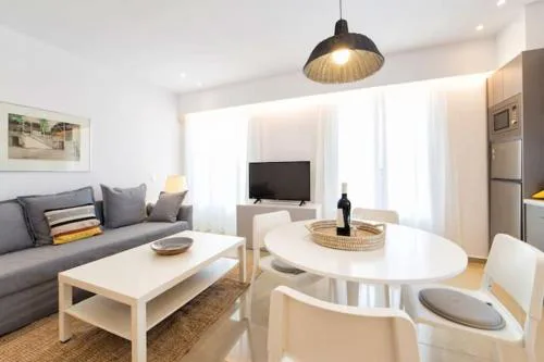 Naousa Center Living