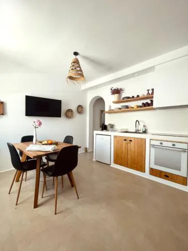 Konstantza's Elegant Apartment