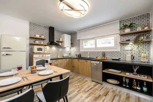 Naxian Nest 2BR Apart Near Beach - Semi Basement