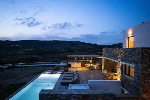 The Nine Graces -Villa Astarté, sea views, private pool and Jacuzzi