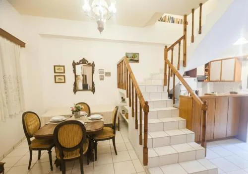 Iselia House
