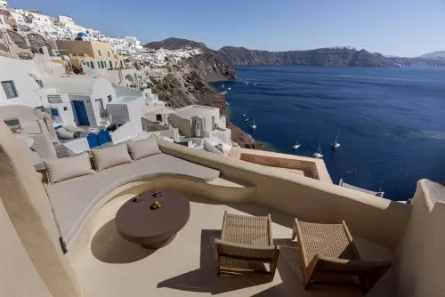 Caldera's Dream Cave House with hot tub & sea view
