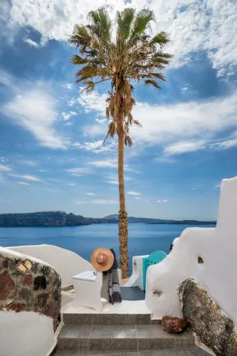 HIDEAWAY CAVE HOUSE