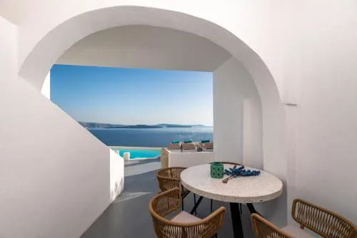 Kima Oia Suites