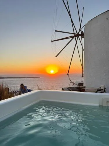 Lioyerma Windmill Villa With Outdoor Hot Tub