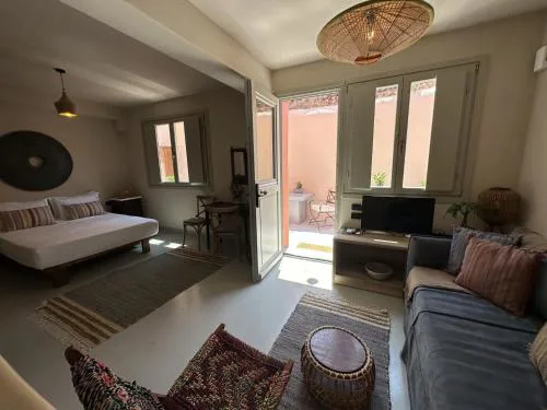 Studio Finikia Santorini