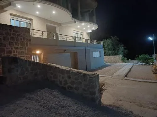 Danita Apartments