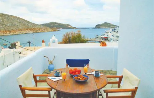 3 Bedroom Awesome Apartment In Panormos