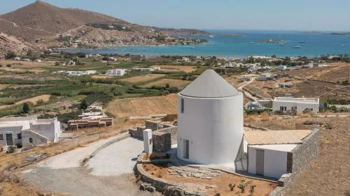 Near Naousa - 1BR - Jacuzzi - ōrigín Cycladic Windmill