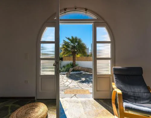 Plane Tree Villa in Parikia