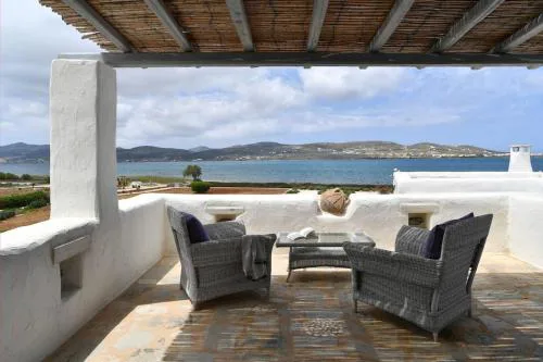 SUNRAY Paros Beach front 2 bedroom house next to kite sports