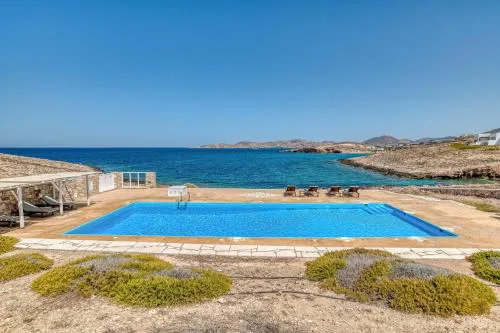 Villa by the Sea with pool Parasporos Paros 1