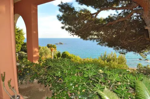 Charming Studio Apartments with Swimming Pool near Pelekas Beach