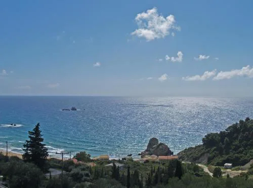 Family friendly Apartments with a Swimming Pool on Pelekas Beach