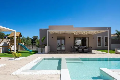 Koin Villa Sunset, With Heated Pool & Whirlpool, By ThinkVilla