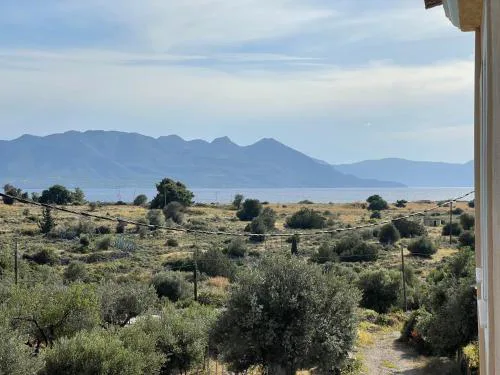 75sqm Perdika Aegina luxury family apartment με θέα βουνό και θάλασσα 75τμ