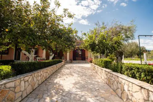 Anthoula's garden apartments