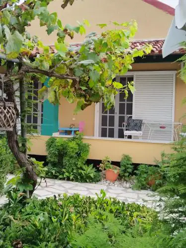 The Pergola Cottage...Feel the local vibes!