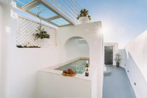Noir Cave Villa with private Jacuzzi and Sunset Terrace