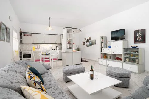 GARDEN HOUSE APARTMENT