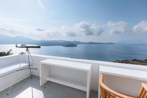 Eight Infinity Suites -- Cliffside Residence --