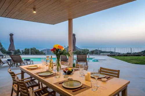 Eco Villa with 180-Degree Sea View, Pool, 350 sqm Yard, 2km from the Beach