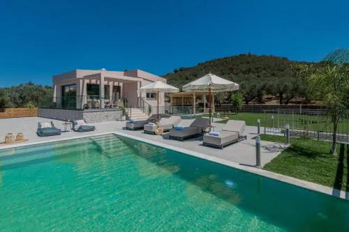 De Hierro Exclusive Villa - Magical Hospitality in a Villa with Pool and Breathtaking Views By Villa Mana Gers
