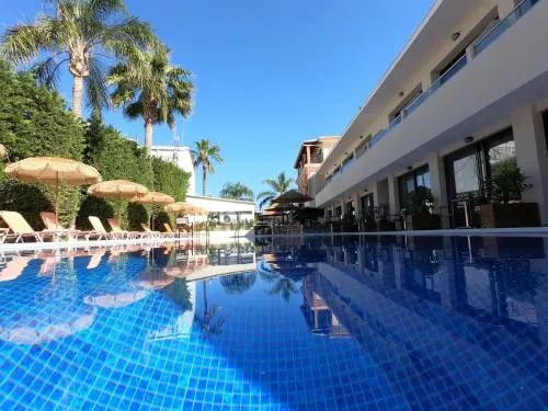 Paradise Bar Apartments