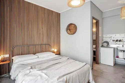 Theros Lux Apts.
