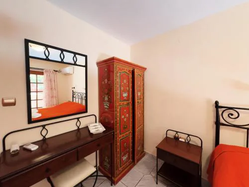 Villa Eleni Seaside Apartments-40 meters from Beach