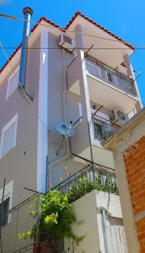Dimitris House