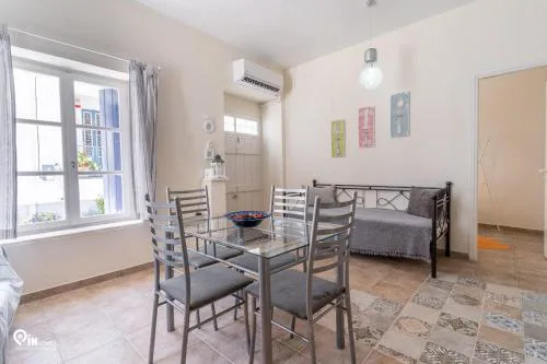 Omiros - Spacious Seaside House in Poros