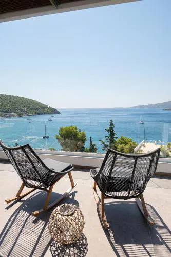 SEMIRAMIS Luxury Apartments