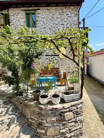 Atelies Stone House