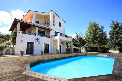 Sofia's Sunny Home + Private Pool + Gym