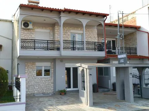 Polys Apartment and Paraskevi studio with view