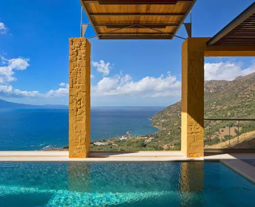 Seafront Ravdoucha Epavlis Athina Villa - Pool, Gym, Sauna, Private Parking, WiFi