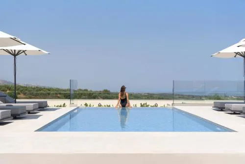 Caelum Villa with Heated Pool, By Hellocrete