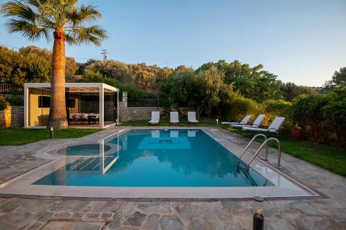 Family Villas Magic Media Resort with Private Heated Pool, Playground, Basketball & Game Room