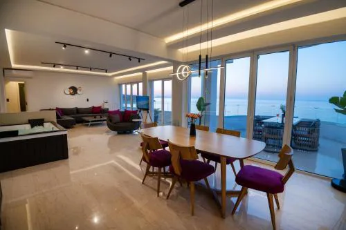 Lost in the view, Luxury Apartment with Seaview