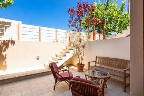 Mouries House, walking distance to beach!