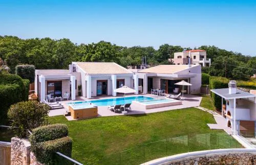 Red Oak Tree Villa