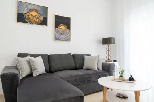 ThAeros 2-Bedroom Apartment in the center