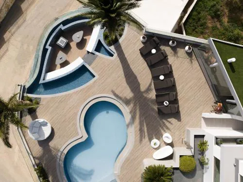 Villa Kalliston - 4000m2 of Elevated Living